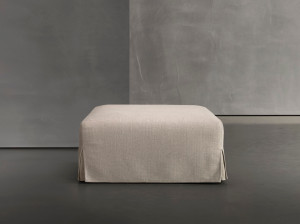 Квадратный пуф из ткани