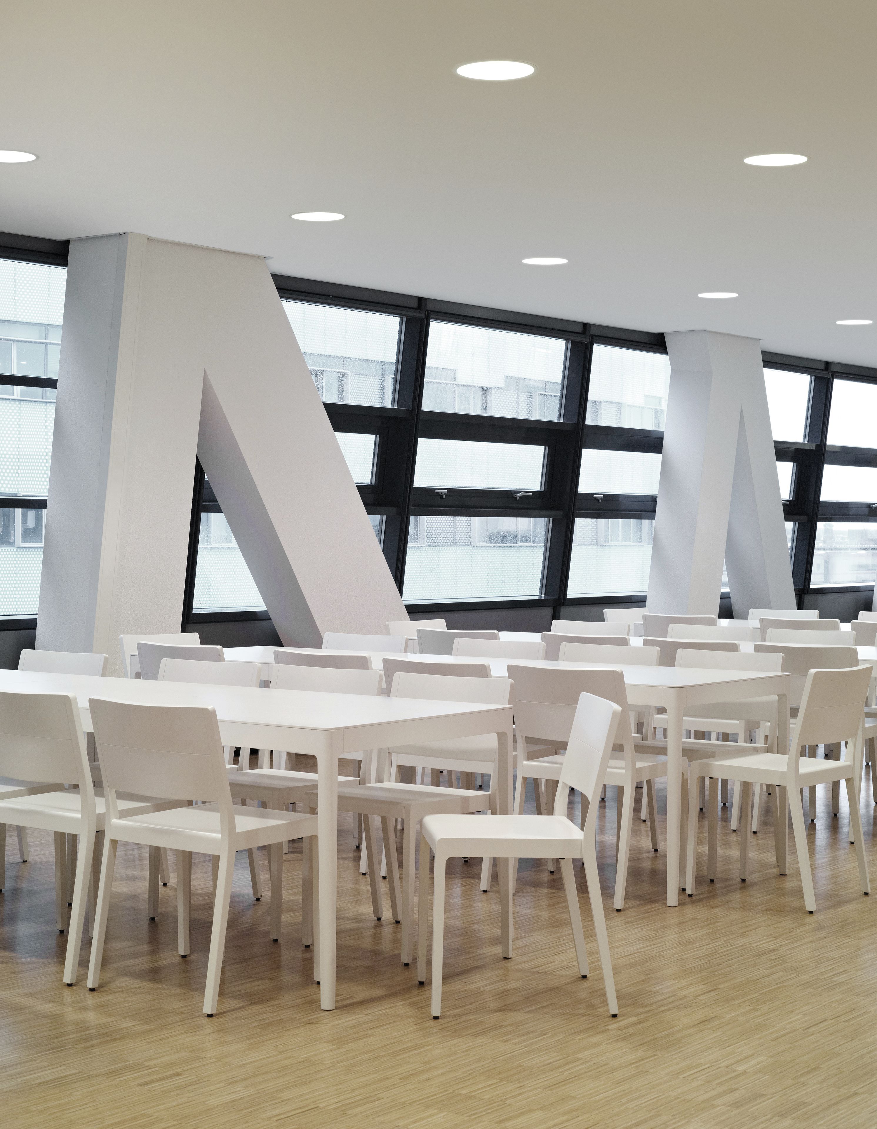 Штабелируемый стул из массива дерева Crassevig ARCH-00123836 - Вид №1