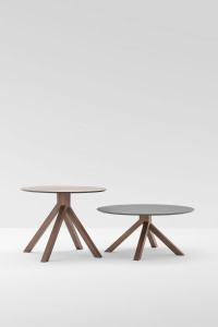 Круглый стол с каркасом из ореха или бука