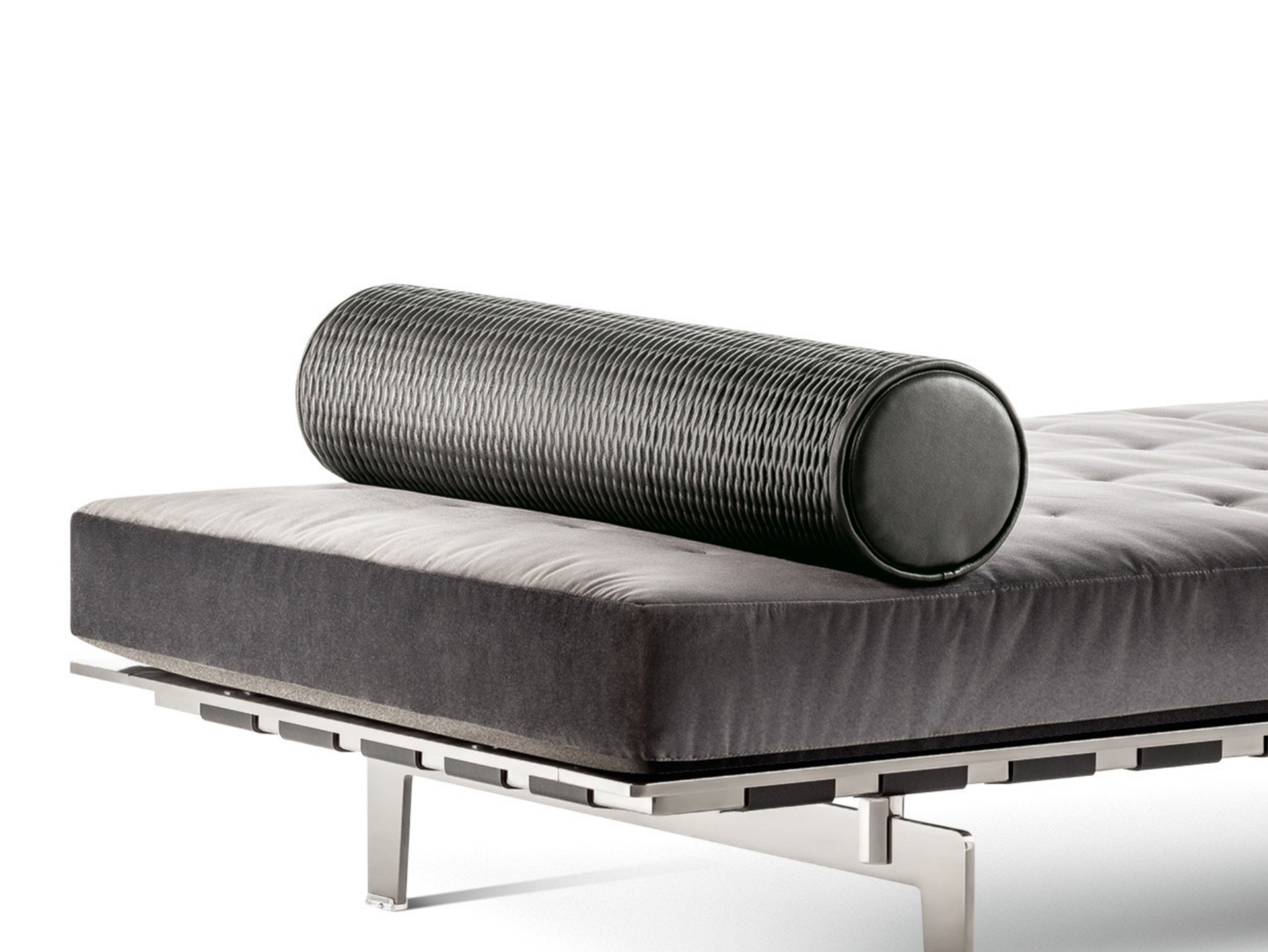 Кожаная цилиндрическая подушка Poltrona Frau коллекция-диваны и кресла ARCH-00107040