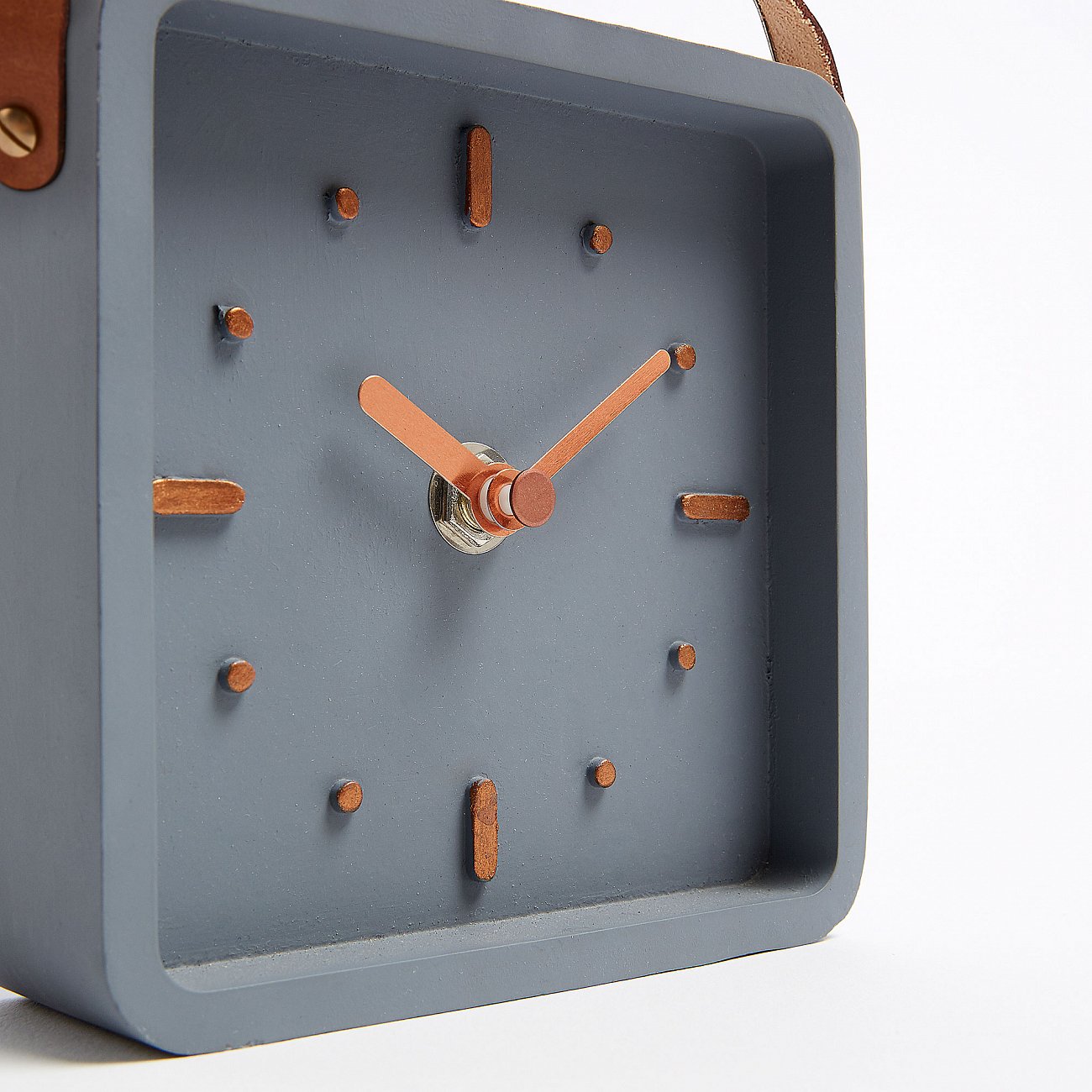 Часы настольные с ручкой квадратные серые Mercy от La Forma LA FORMA  344334 Серый  - Вид №1