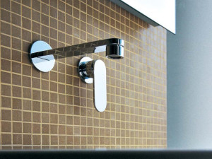 Однорычажный настенный смеситель для раковины с 2 отверстиями