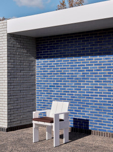 Напольная квадратная однотонная подушка