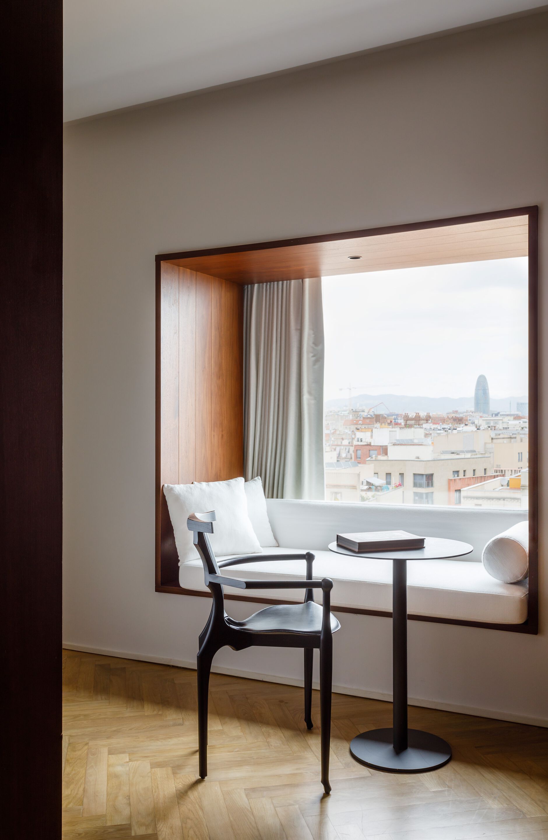 Штабелируемый стул из ясеня с подлокотниками BD Barcelona Гаулино ARCH-00143962 - Вид №24