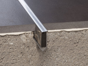 Соединение пола из нержавеющей стали