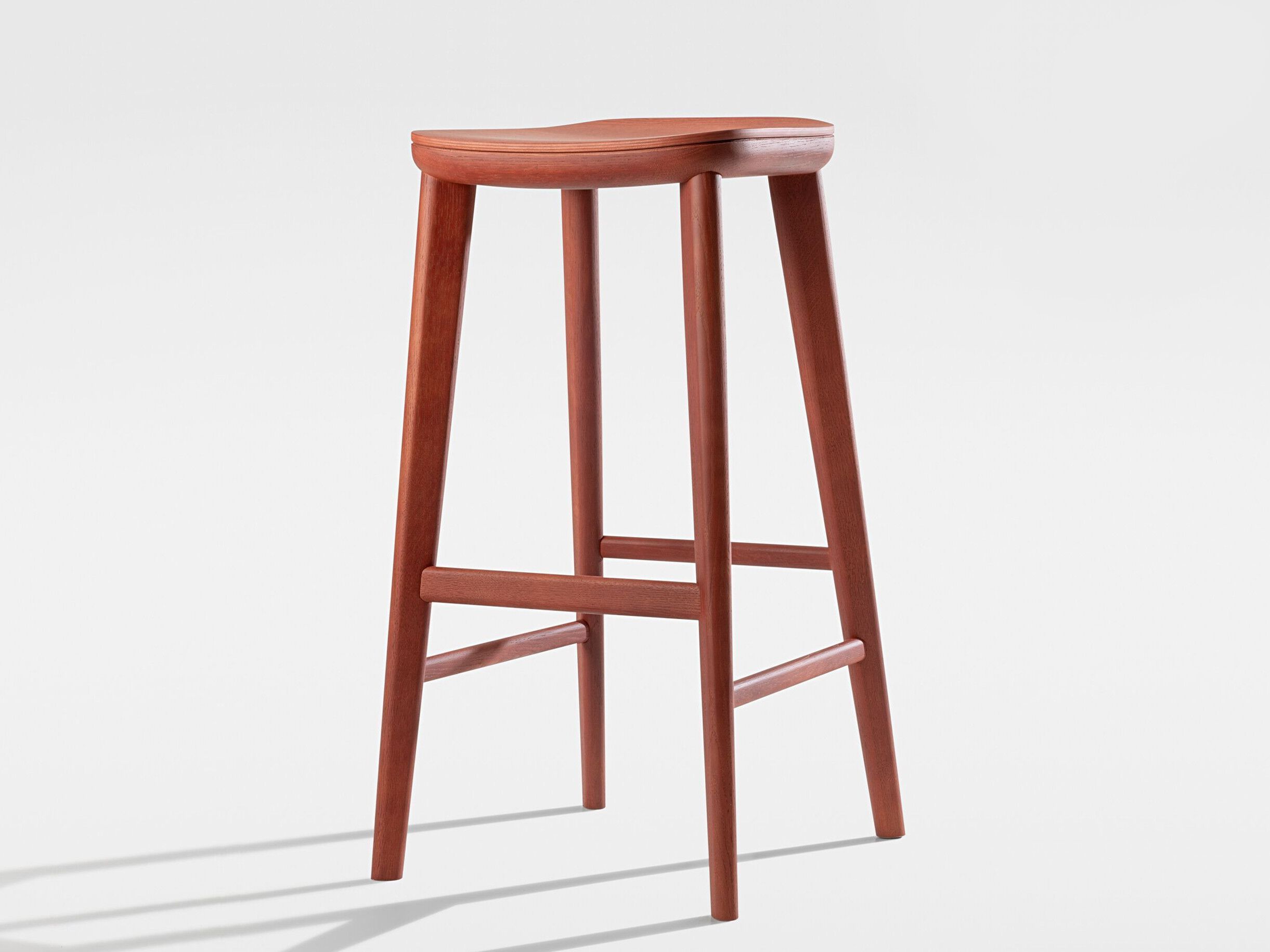 Высокий деревянный табурет с подставкой для ног ZEITRAUM Aeon ARCH-00030634