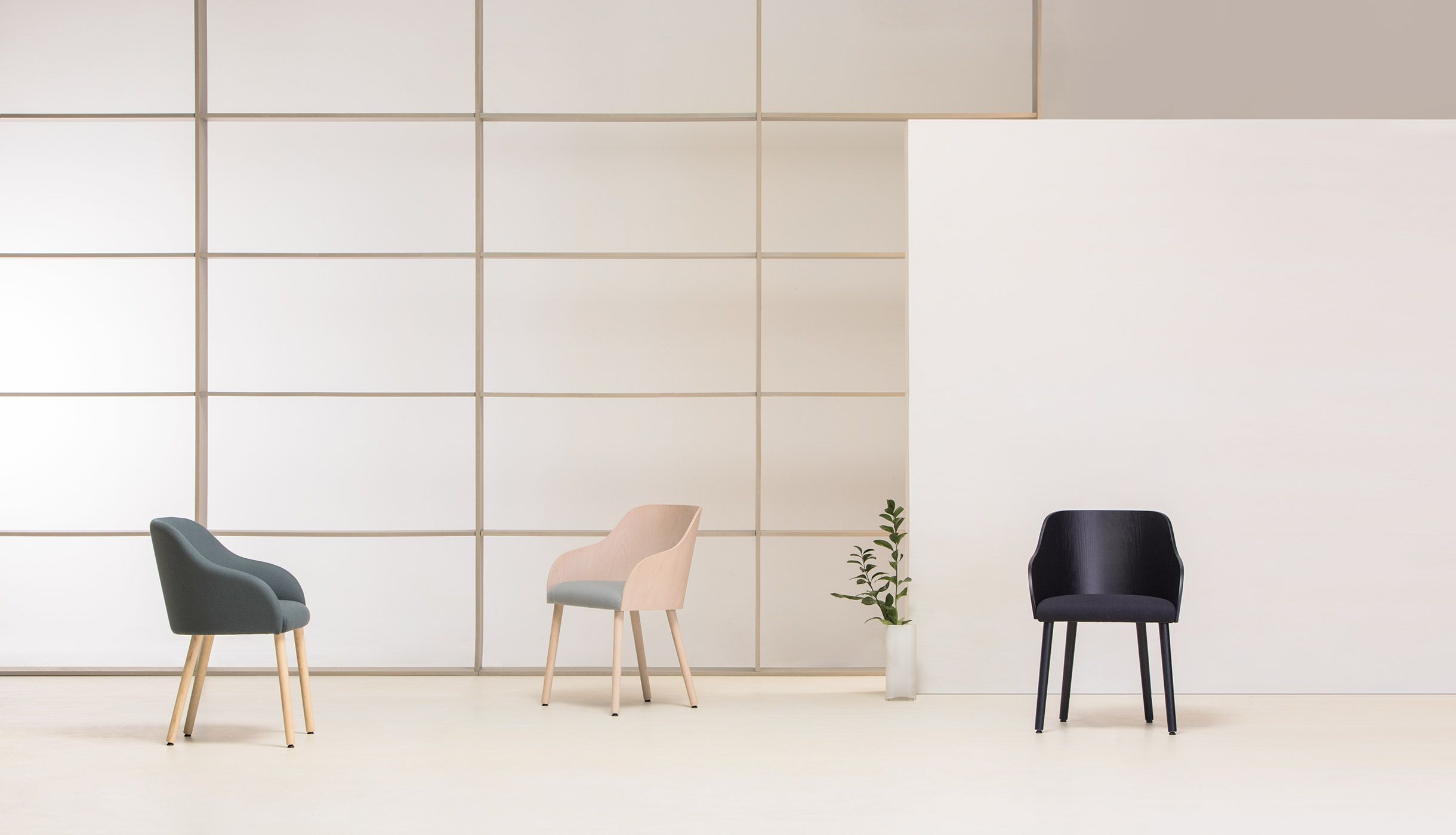 Мягкий стул с деревянными подлокотниками и ножками Vergés Cistell Curve ARCH-00115231 - Вид №4