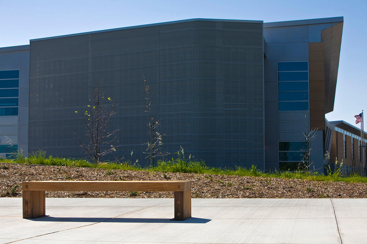 FSRT33 Скамейка Hudson  Forms-surfaces  - Вид №3