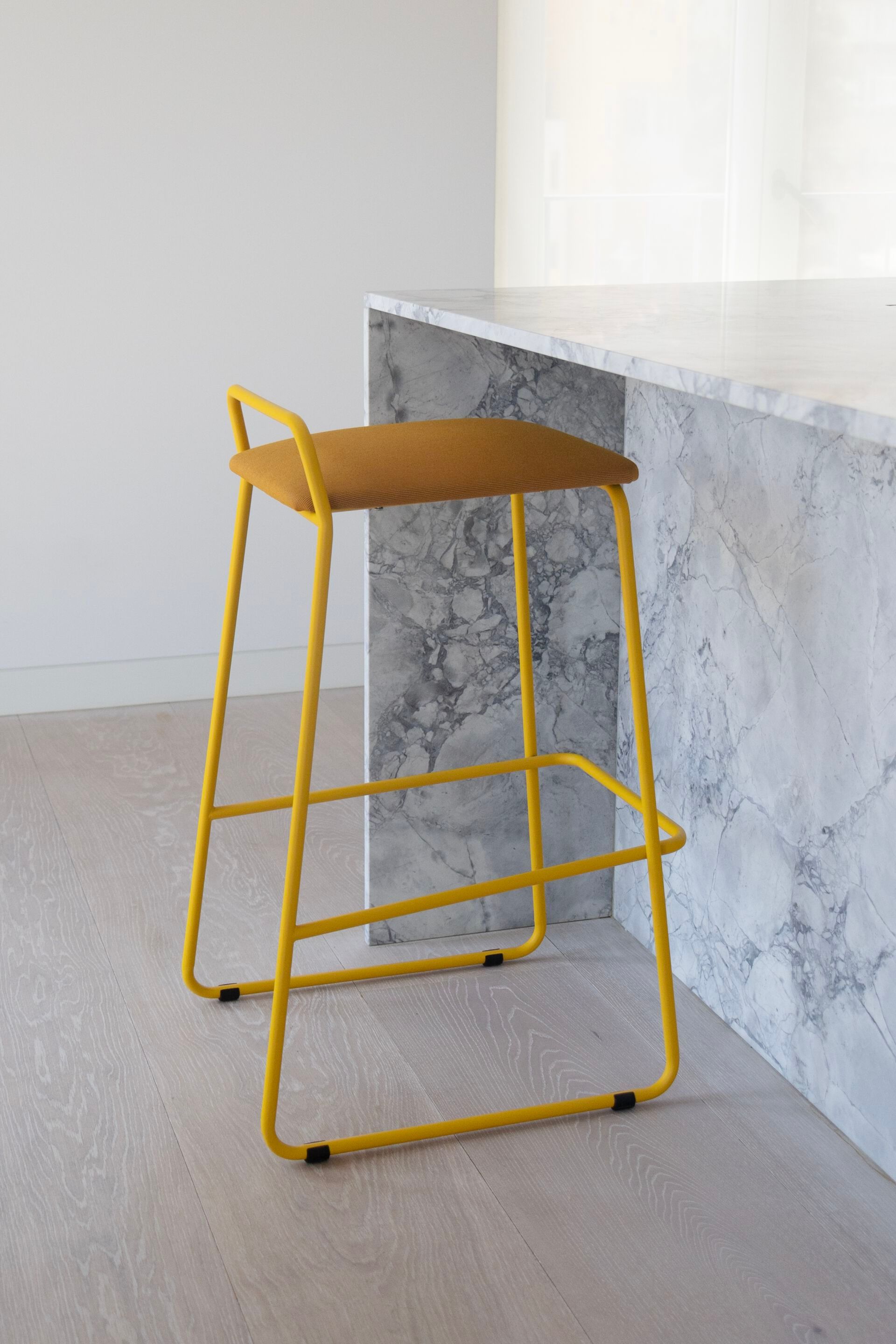 Высокий табурет с подставкой для ног Branca Lisboa Fio ARCH-00023637 - Вид №3