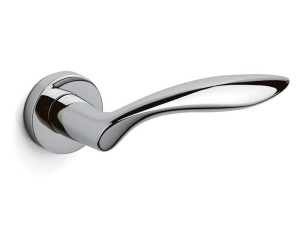 Алюминиевая ручка на розетке