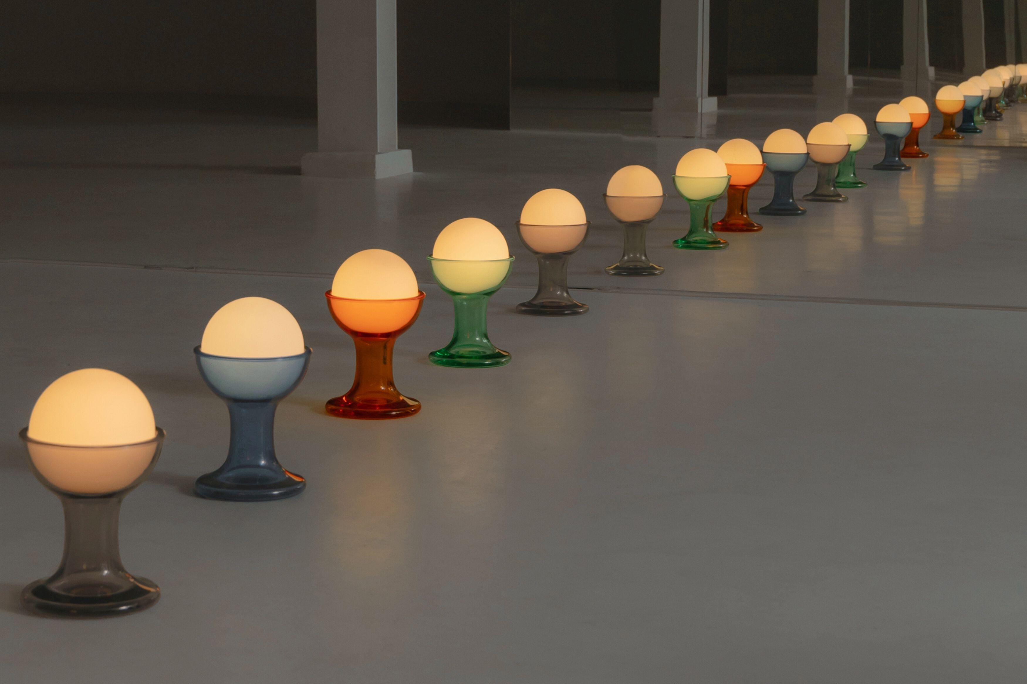 Стеклянная светодиодная настольная лампа Established&Sons GELATO ARCH-00054720 - Вид №52