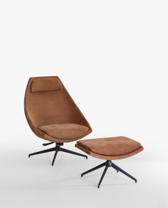 Кожаное кресло с подголовником