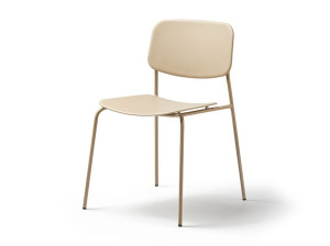 Штабелируемый стул из переработанного полипропилена