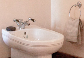 Gentry Home Смеситель для раковины мостик на 2 отверстия 200мм Berkeley Бронза GH101838  - Вид №1