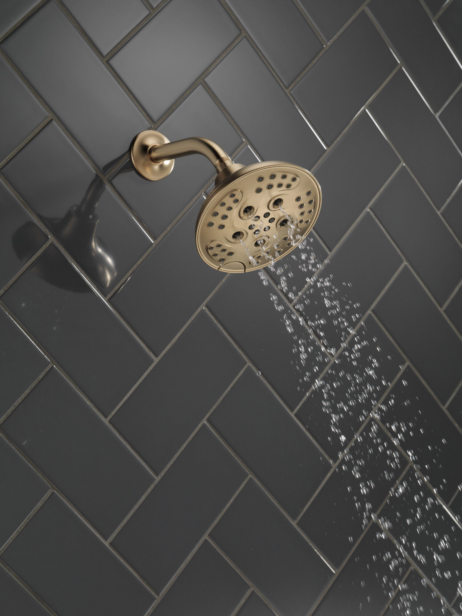 52666-CZ H2Okinetic® Переходная душевая лейка Raincan с 5 настройками Delta Faucet Universal Showering Шампанское бронза  - Вид №7