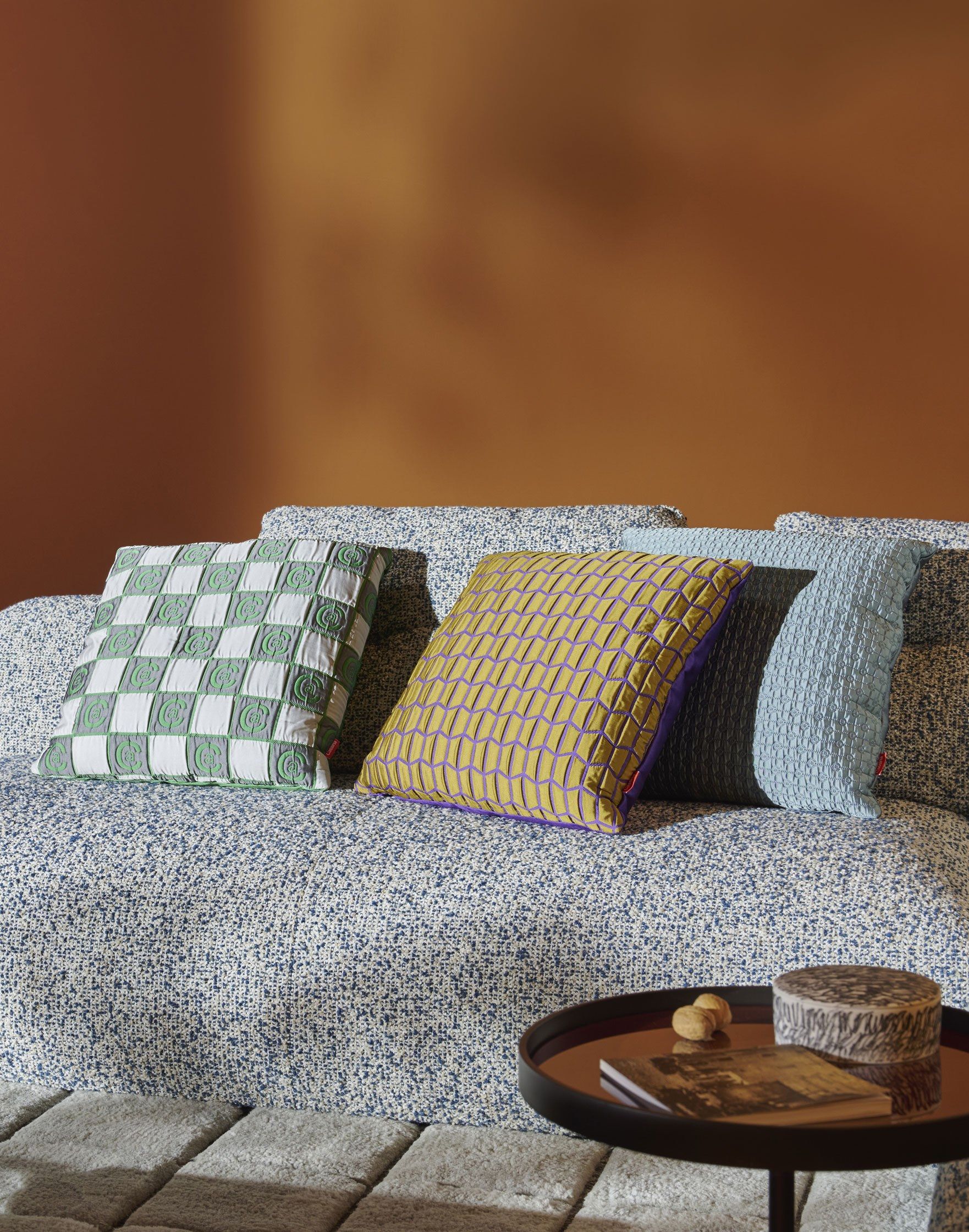 Узорчатая тканевая подушка для дивана CASSINA рамка ARCH-00054907 - Вид №1