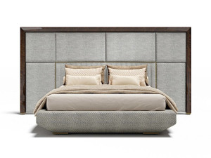 Кожаная кровать размера "king-size" с высоким изголовьем