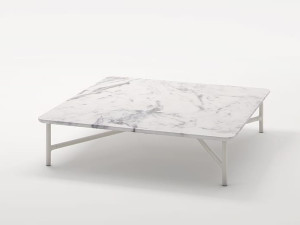 Квадратный низкий журнальный столик