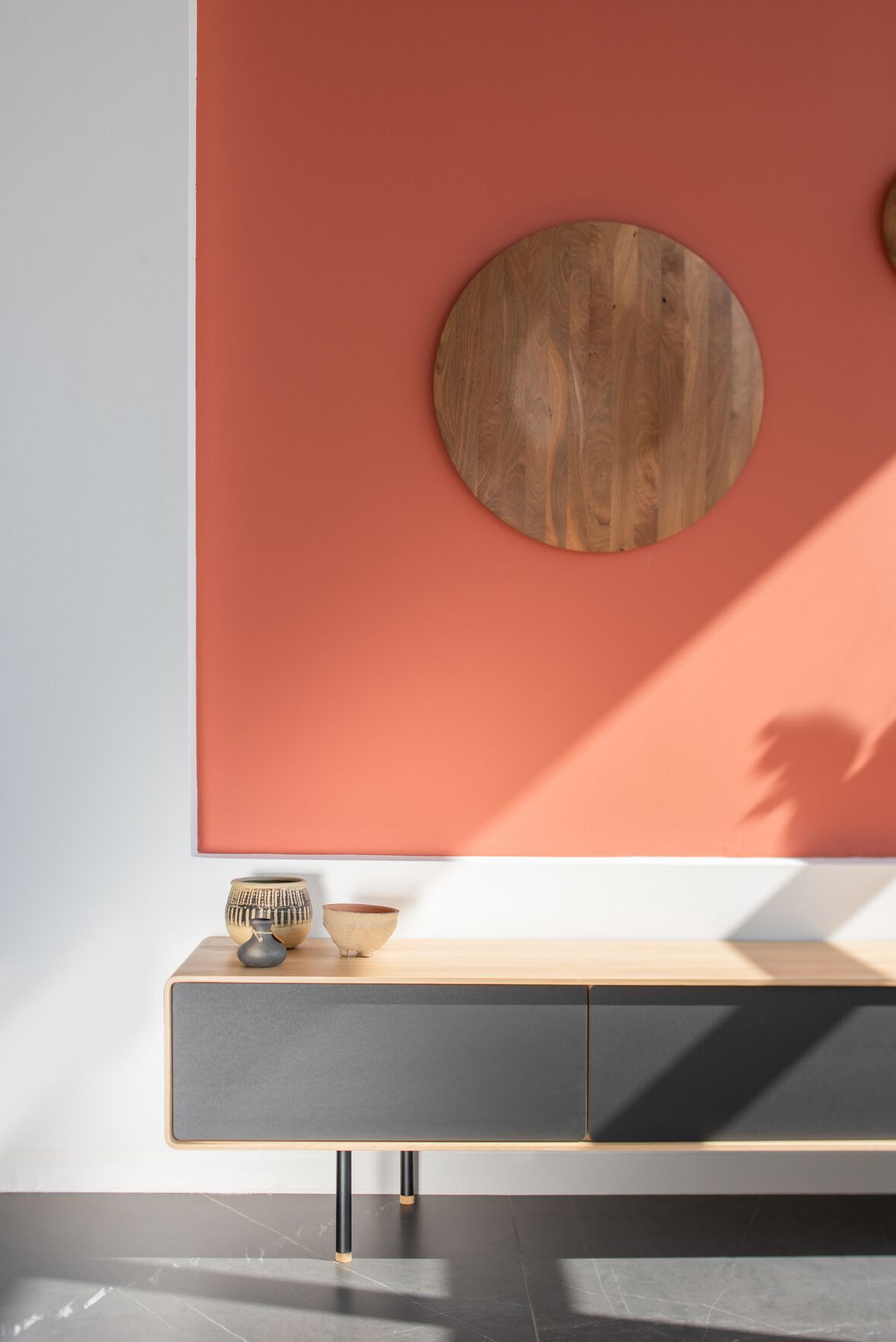 Дубовый шкаф для телевизора с ящиками Gazzda ARCH-00146365 - Вид №17