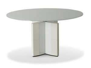 Круглый деревянный стол для встреч