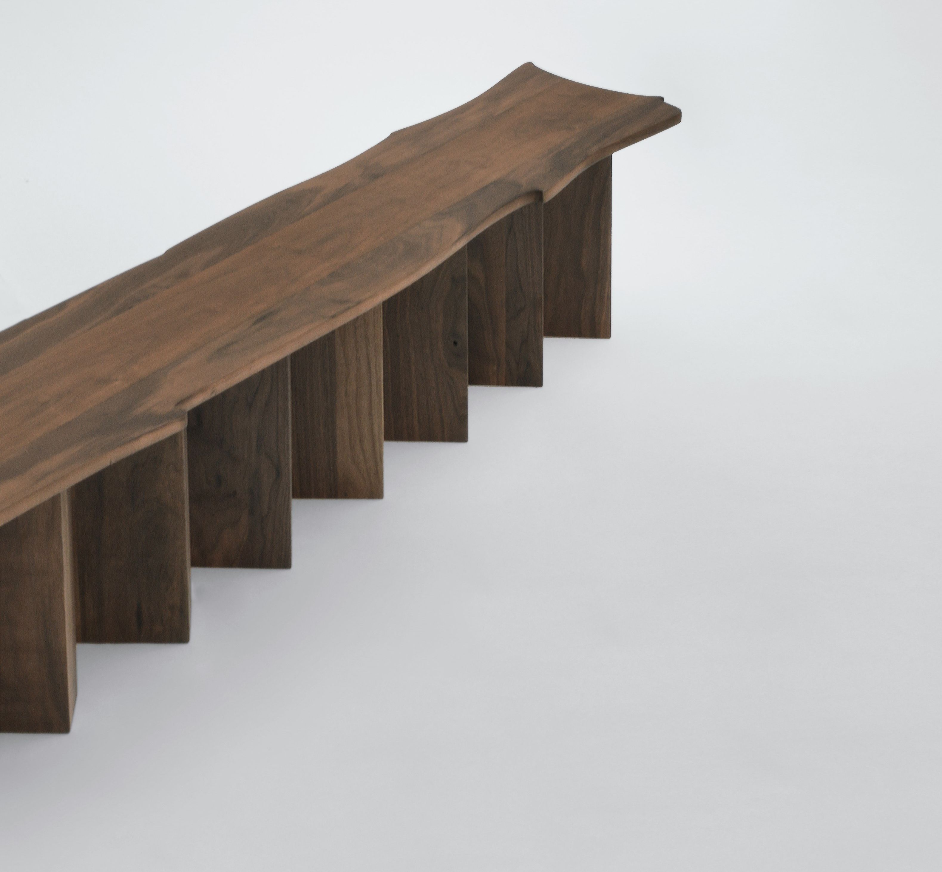 Скамейка из массива дерева Movimento Gallery Daniel Nikolovski ARCH-00144888 - Вид №3