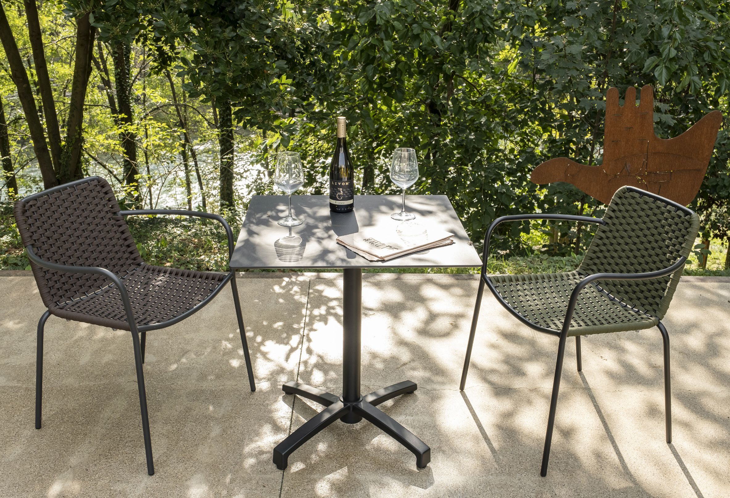 Штабелируемый садовый стул с подлокотниками DRIGANI Tizi-Kiwi ARCH-00010587