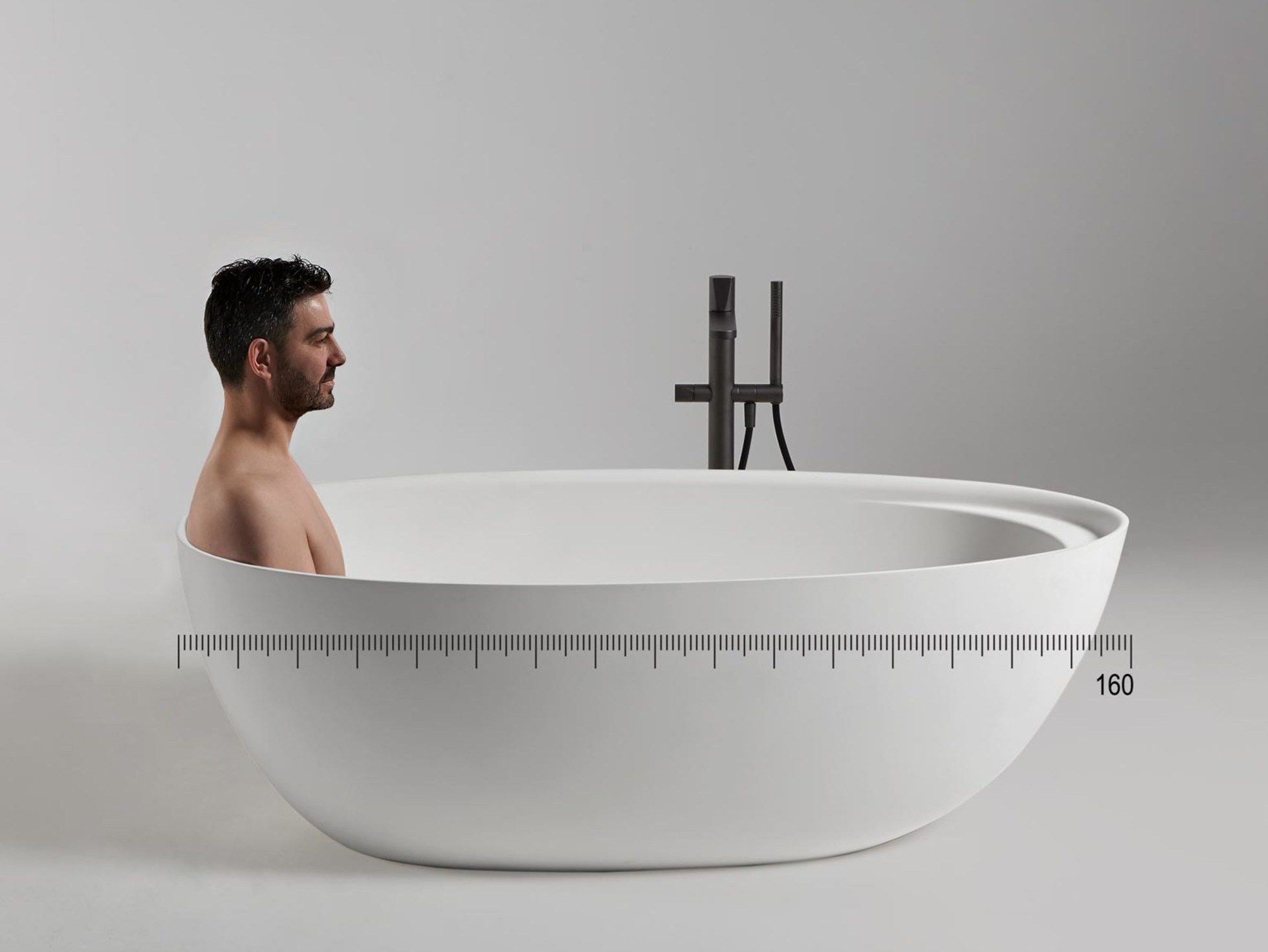 Овальная ванна в центре комнаты в Cristalplant® Antoniolupi Eclipse ARCH-00093682