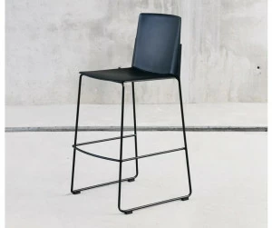 ENEA Табурет из полипропилена на санках с подставкой для ног Ema