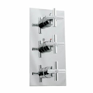 Скрытый термостатический 3-ходовой 1/2 ”-3/4” с восковым термостатическим элементом. Переключающий клапан со встроенным запорным клапаном 1/2 ”. Расход 26 л / мин. при 3 бар, расход 16 л / мин. при 3 барах и расходе 45,5 л / мин. при 3 барах. Встроенный о