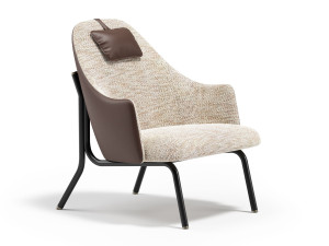 Тканевое кресло с подлокотниками