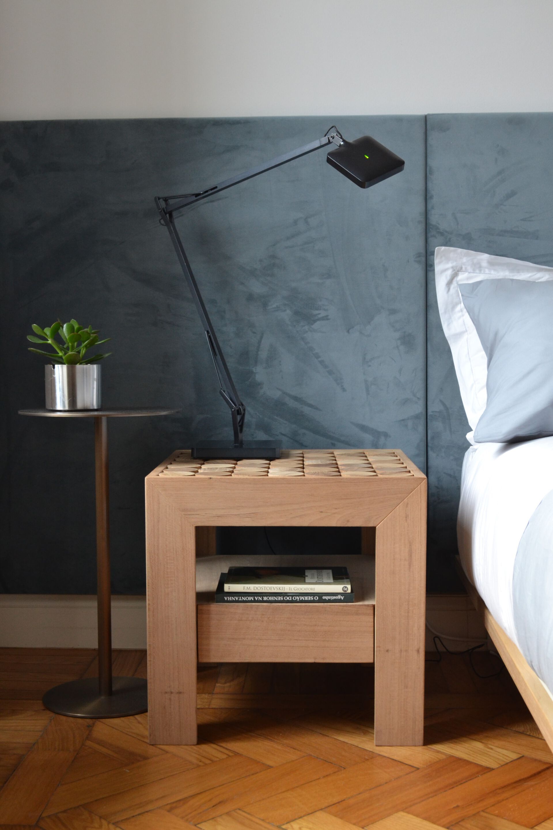 Тумбочка из массива дерева с ящиками mg12 София ARCH-00109489 - Вид №2