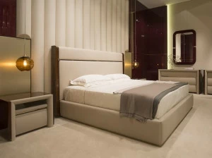 Turri Кровать двуспальная с обивкой кожей Madison