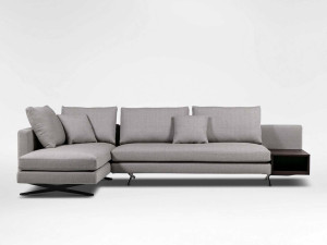 Тканевый диван с полуостровом