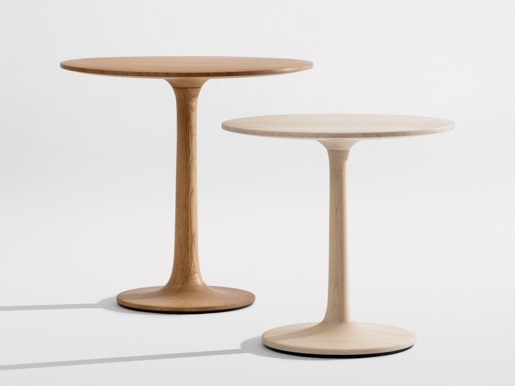 Деревянный круглый низкий журнальный столик ZEITRAUM Turntable ARCH-00104009