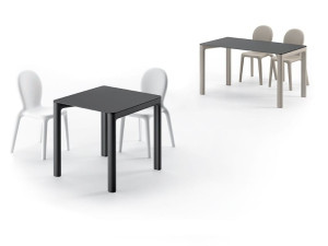 Пластиковый обеденный стол