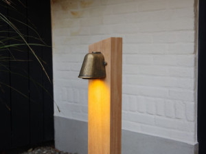 Деревянный световой столб