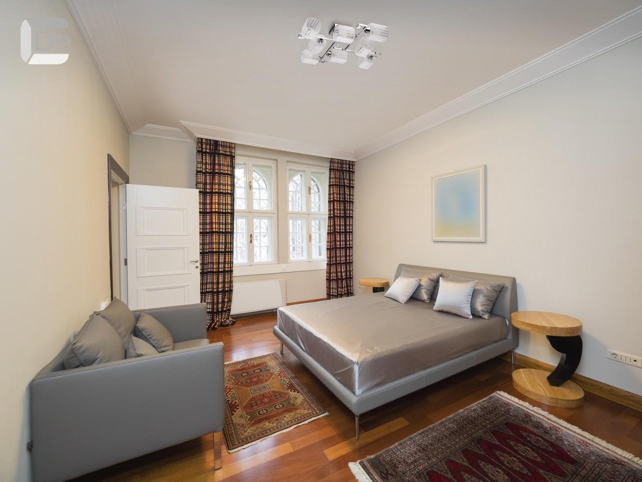 Потолочная люстра De Markt Тетро 673013008 DE MARKT ДИЗАЙНЕРСКИЕ, ТЕТРО 183257 Белый  - Вид №1