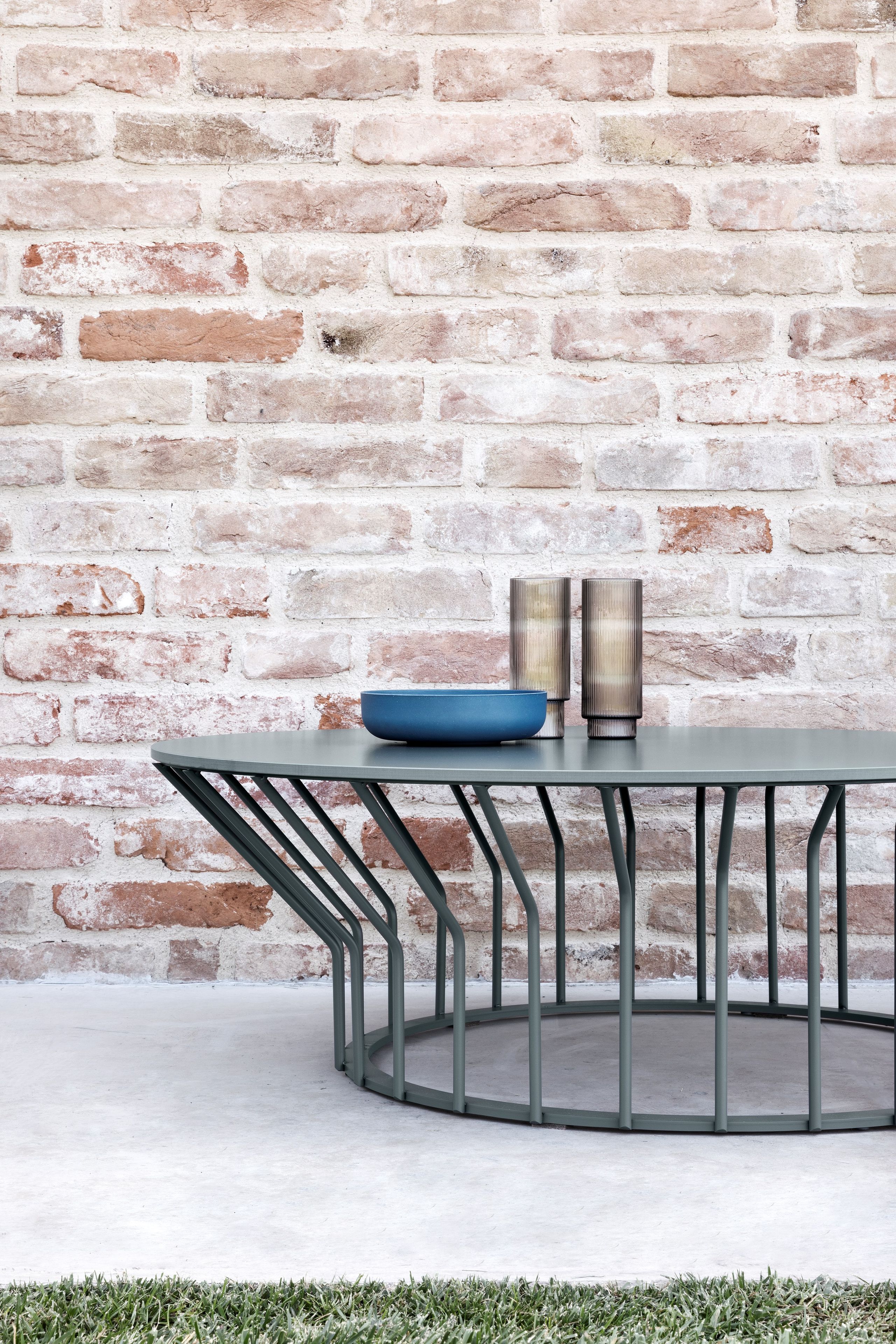 Журнальный столик из металла с низким круглым столом TrabA' JUMP ARCH-00072401 - Вид №7