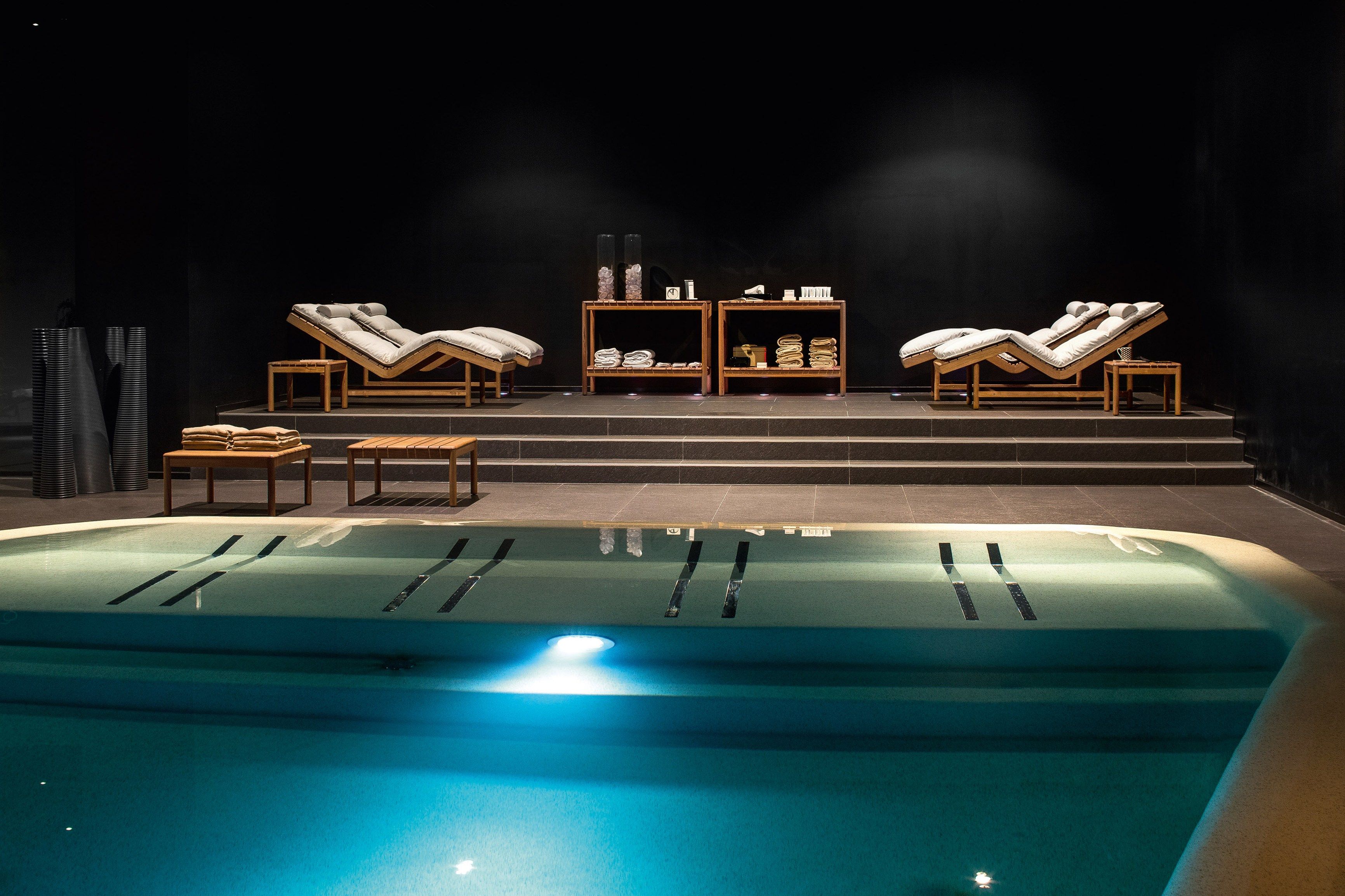 Квадратный стол из тикового дерева Varaschin штрих-код ARCH-00038898 - Вид №3