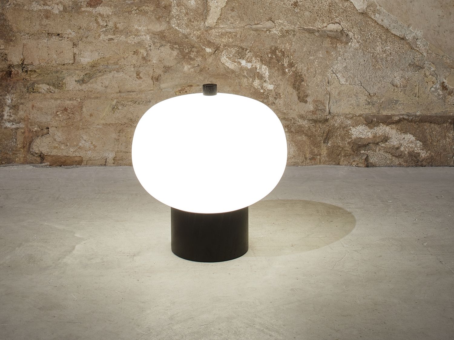 Светодиодная настольная лампа из опалового стекла LedsC4 Ilargi ARCH-00039595 - Вид №3