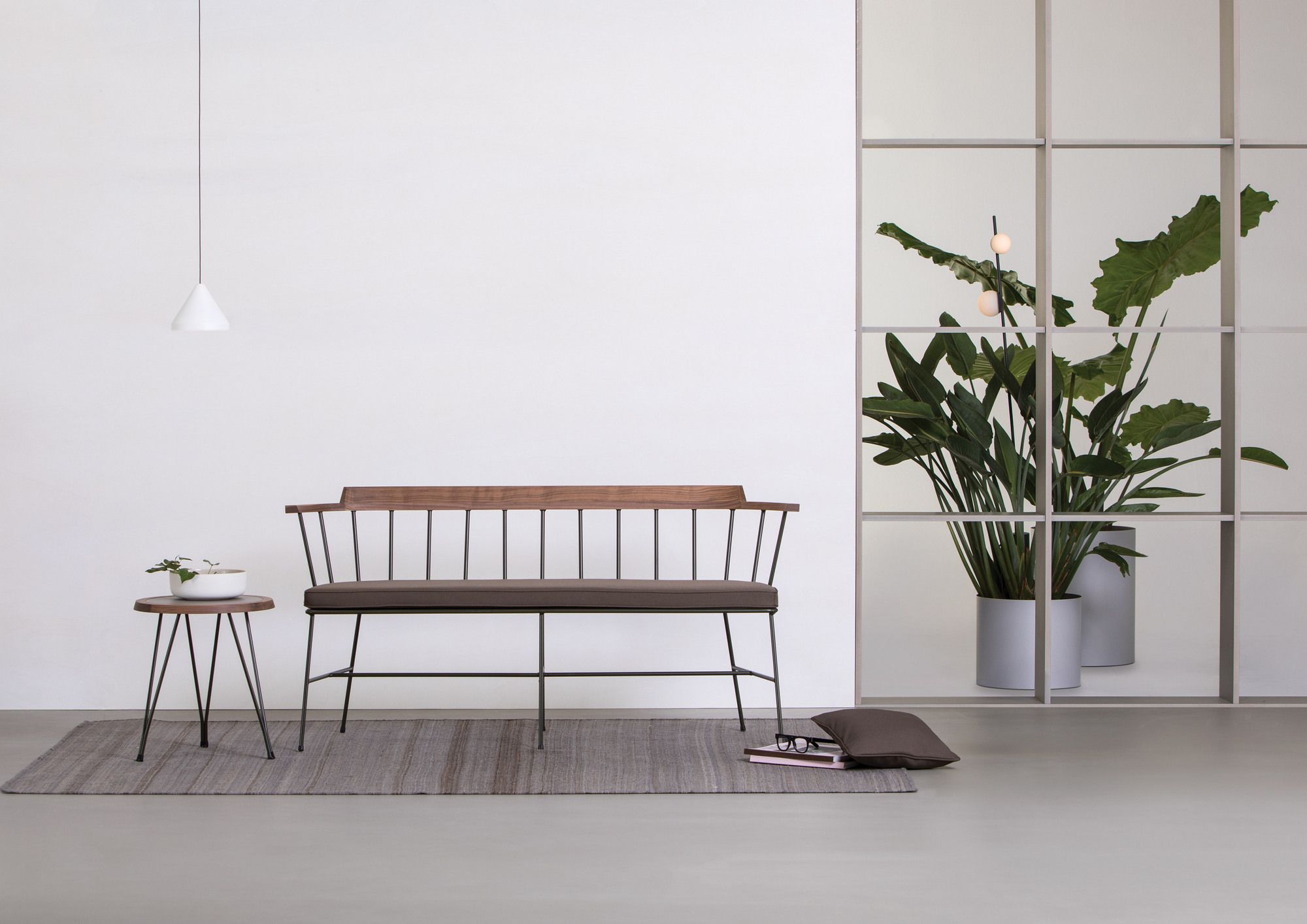 Стальная скамья с порошковым покрытием со спинкой Vergés Mim ARCH-00106006 - Вид №1