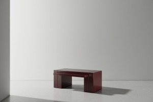 Деревянная тумбочка