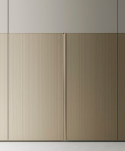 Шкаф с распашными дверцами