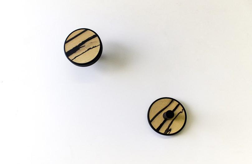 LIGNIS® Пара вешалок из ценных пород дерева Inverso 13.012 - Вид №1