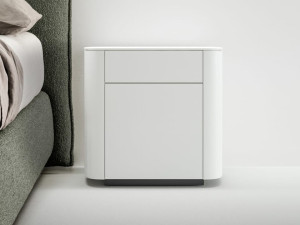 Деревянная прямоугольная тумбочка с ящиками