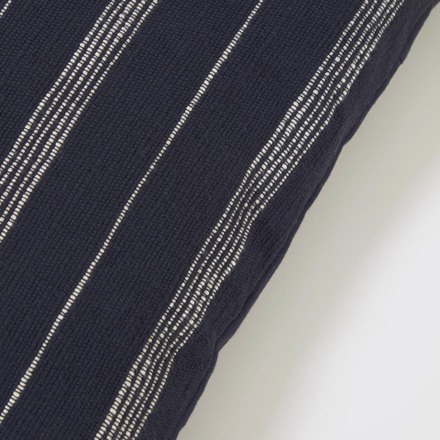 108437 Хлопковая наволочка в черно-белую полоску 45 x 45 см La Forma Adalgisa 