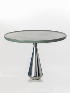 Круглый журнальный столик из переработанного алюминия