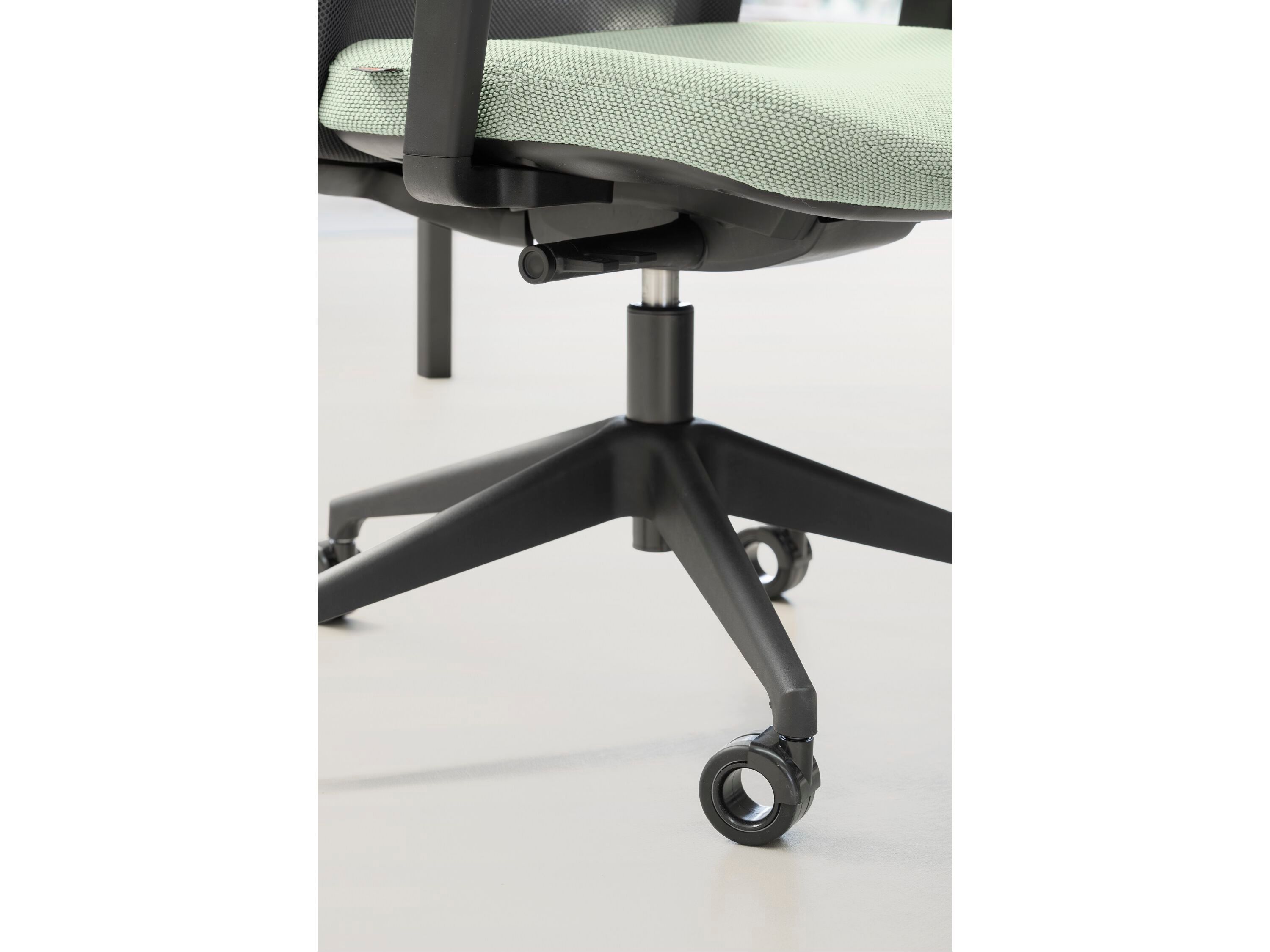 Пластиковый операционный офисный стул с подлокотниками 5 спиц Quinti Sedute It's It ARCH-00103539 - Вид №8