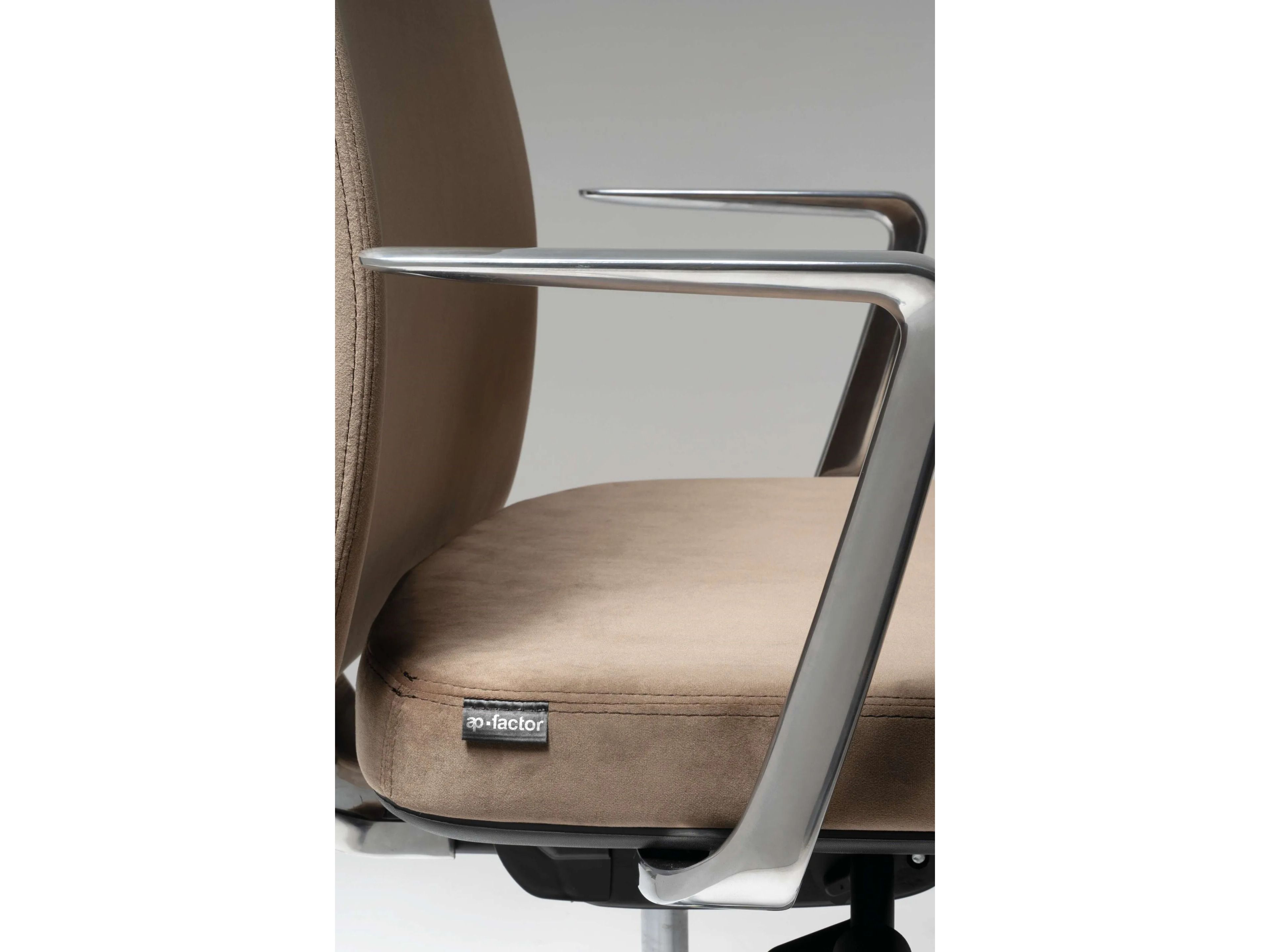 5-спицевое вращающееся офисное кресло с высокой спинкой AP Factor Гарлем ARCH-00071680 - Вид №2