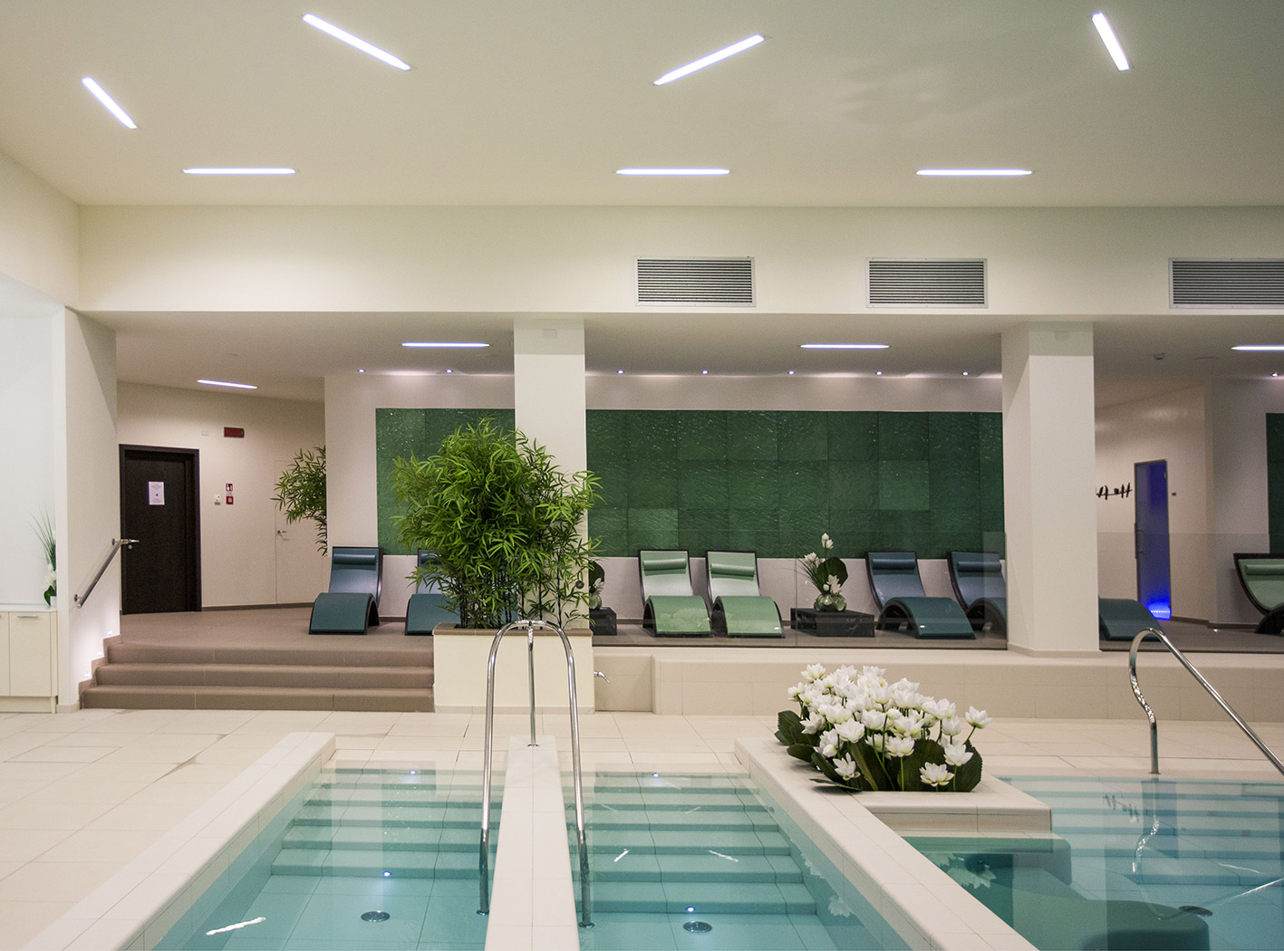 8392103 Встраиваемый в потолок светильник Platek MINI CORNICHE Incasso soffitto  MINI CORNICHE Ceiling recessed 100 mm - 4 LED RGBW 26°  - Вид №3